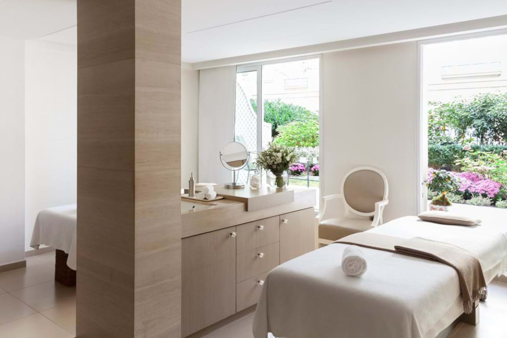 Le Bristol Paris Spa- Timeless Tranquility in the Heart of the City